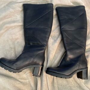 Ugg Women Boots, Leather 5.5 NEW